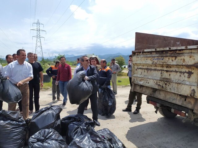 حاشیه تالاب استیل آستارا پاکسازی شد