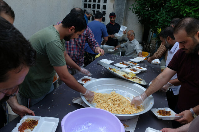 طبخ و توزیع ۲۲۰۰ پرس غذا به مناسبت عید غدیر - رشت