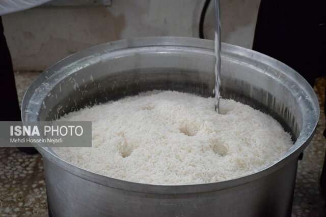 ۱۵۰۰ وعده غذای گرم نذری بین نیازمندان آستارا توزیع شد