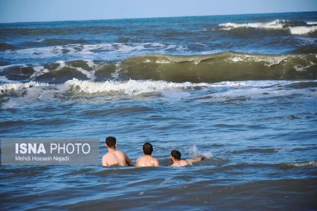 وقتی گرما حریف گردشگران شهر ساحلی آستارا نمی شود