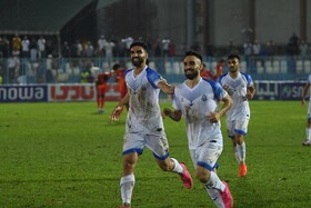 پیروزی پرگل ملوانان برابر فولاد در لیگ برتر فوتبال