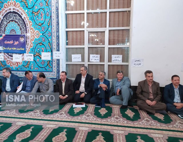 برپایی میز خدمت دستگاههای اجرایی در مصلای نماز جمعه آستارا