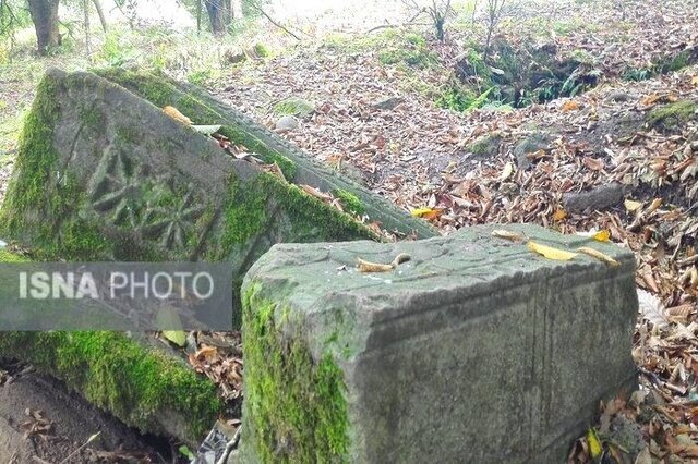 ۵ قطعه از سنگ های قبور قدیمی شهرستان آستارا مرمت می شوند