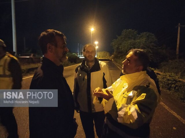 ترافیک شبانه در محور مواصلاتی آستارا به تالش/ ادامه امدادرسانی به سیل زدگان