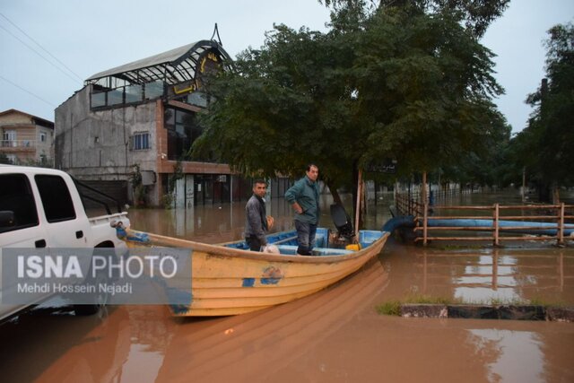 ترافیک شبانه در محور مواصلاتی آستارا به تالش/ ادامه امدادرسانی به سیل زدگان