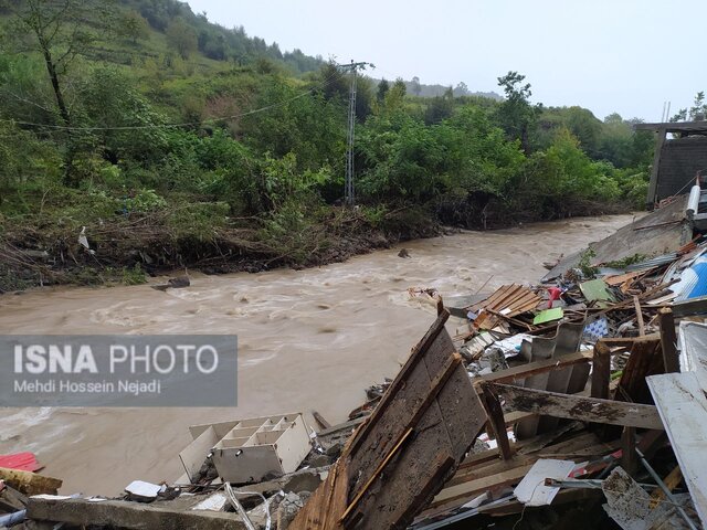 بازدید استاندار گیلان از مناطق سیل زده آستارا