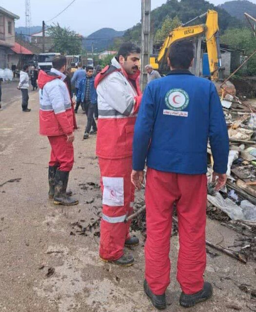 اعزام نجاتگران بندرانزلی برای امدادرسانی به سیلزدگان آستارا