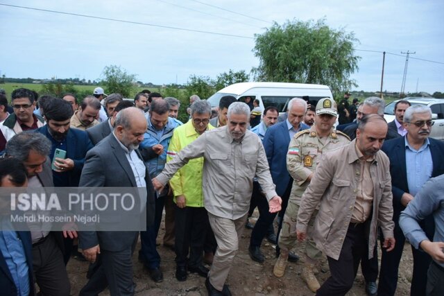 بازدید وزیر کشور از مناطق سیل زده آستارا
