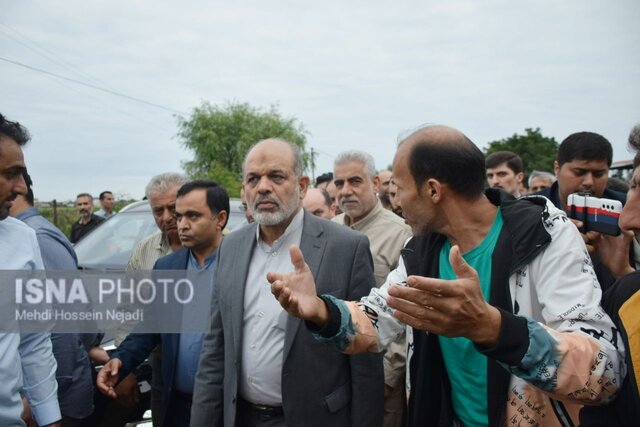 بازدید وزیر کشور از مناطق سیل زده آستارا