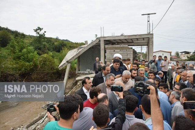 بازدید وزیر کشور از مناطق سیل زده آستارا