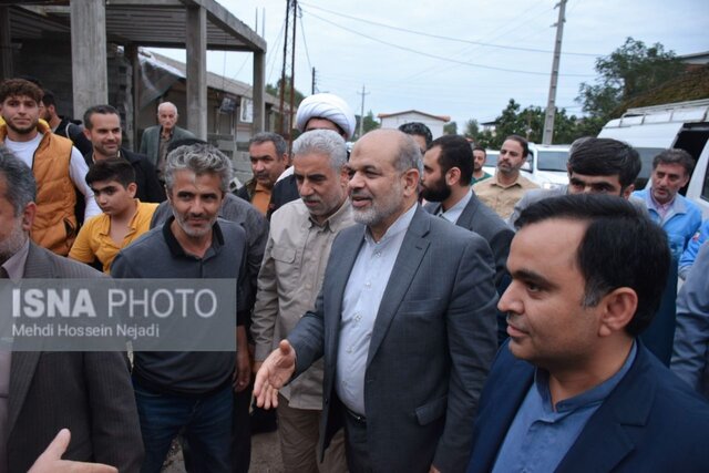 بازدید وزیر کشور از مناطق سیل زده آستارا