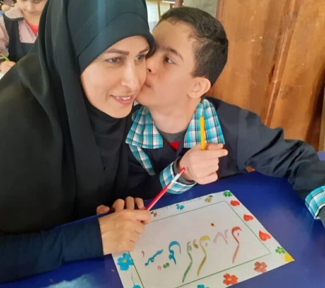 انتظار نداشته باشیم کودک یک شبه ره صد ساله را طی کند