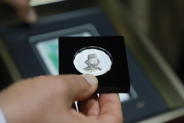 تمبر یادبود میرزا کوچک خان در رشت رونمایی شد