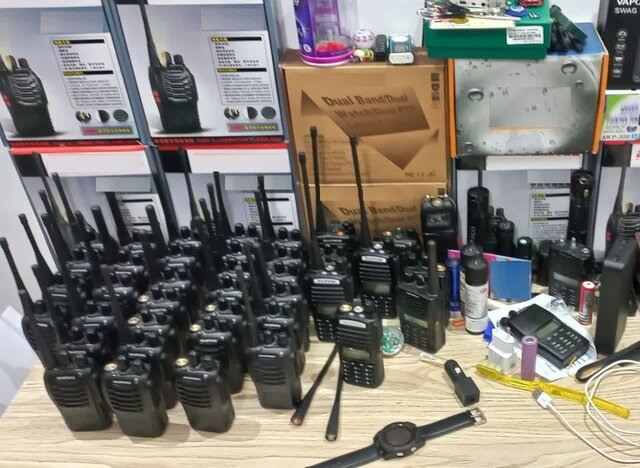 کشف تجهیزات نظامی غیرمجاز در بندرانزلی کشف تجهیزات نظامی غیرمجاز در بندرانزلی