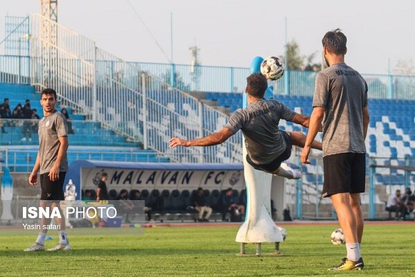 تمرین قوهای سپید برای مقابله با سرخ پوشان تمرین قوهای سپید برای مقابله با سرخ پوشان