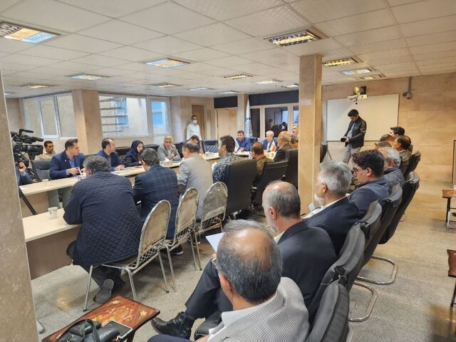 نشست بررسی ایجاد کنسرسیوم صادراتی صنعت چرم در منطقه آزاد انزلی برگزار شد