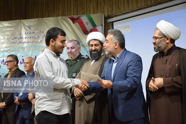 تجلیل از پذیرفته شدگان کنکور سراسری در شهرستان مرزی آستارا