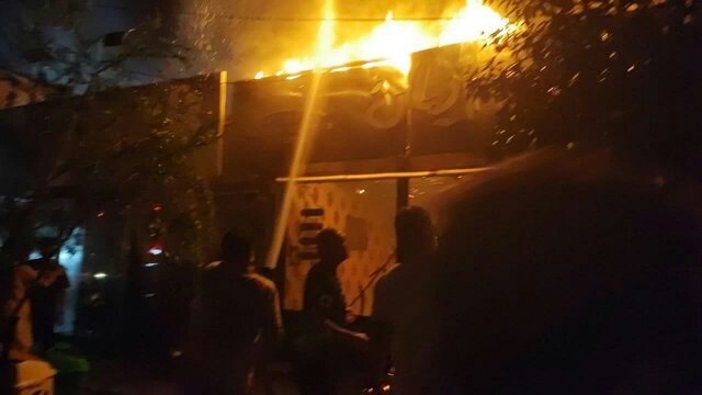 ۵ باب مغازه در چمخاله طعمه حریق شد