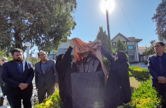 تندیس زندهیاد ابوالقاسم حسینجانی در بندر انزلی رونمایی شد