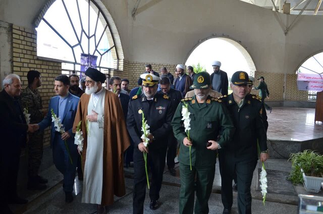 مزار شهدای بندرانزلی گلباران شد