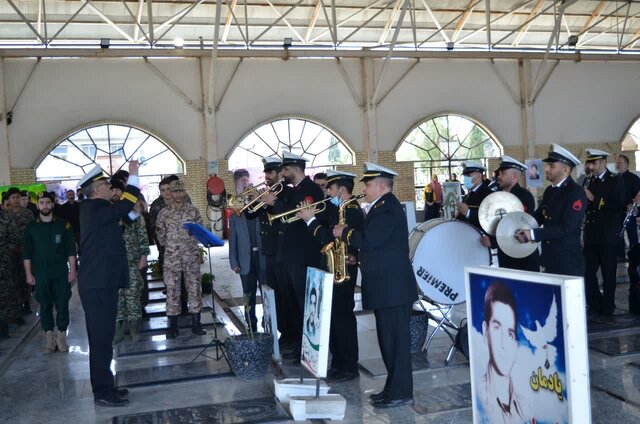 مزار شهدای بندرانزلی گلباران شد