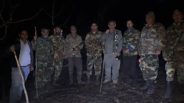 باد گرم موجب آتش سوزی شبانه در اراضی بالادست آبشار لاتون آستارا شد