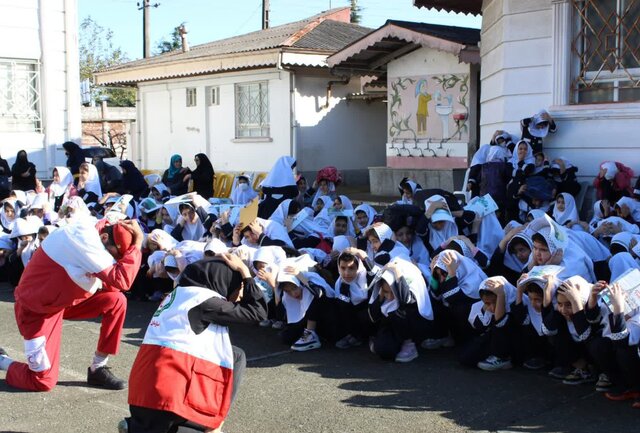 مانور زلزله در بندرانزلی برگزار شد