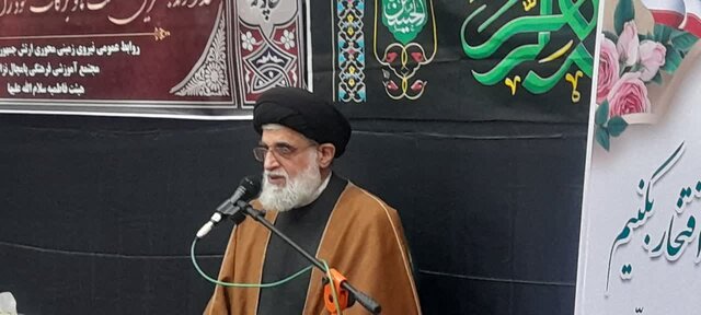 تلاش بر تخلّق به سیره و منش قرآنی داشته باشیم تلاش بر تخلّق به سیره و منش قرآنی داشته باشیم