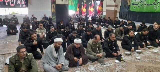 تلاش بر تخلّق به سیره و منش قرآنی داشته باشیم
