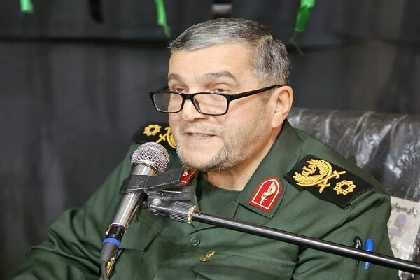 مادامی که با شهدا باشیم، کسی حریف ما نمی شود مادامی که با شهدا باشیم، کسی حریف ما نمی شود