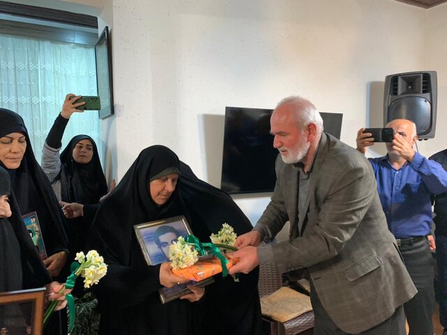 آیین تجلیل از همسران و مادران شهدا در بندرانزلی برگزار شد