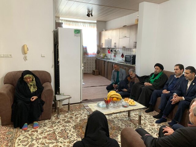 آیین تجلیل از همسران و مادران شهدا در بندرانزلی برگزار شد