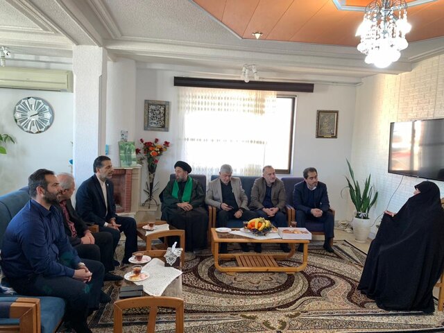 آیین تجلیل از همسران و مادران شهدا در بندرانزلی برگزار شد