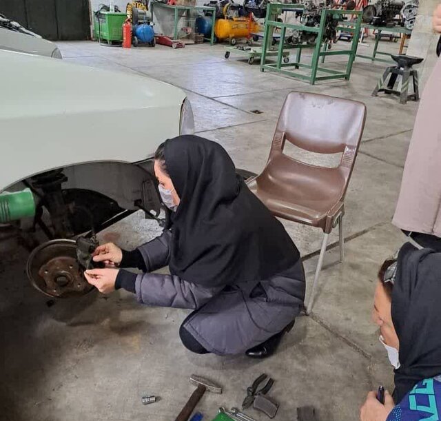 ارائه بیش از ۳۸۶ هزار نفر ساعت آموزش مهارتی در بندرانزلی