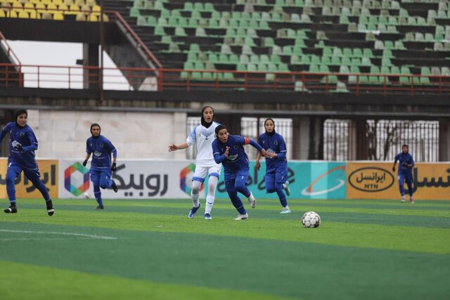 بُرد بانوان ملوان با گلهای زلفی و چترنور