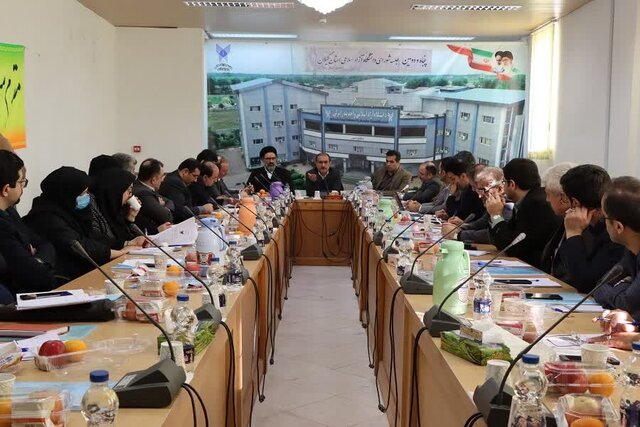 مردم مقتدرانه پای صندوقهای رای میآیند