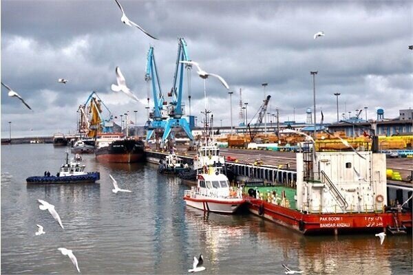 انعقاد تفاهمنامه احداث و بهرهبرداری از پایانه مکانیزه غلات در بندرانزلی