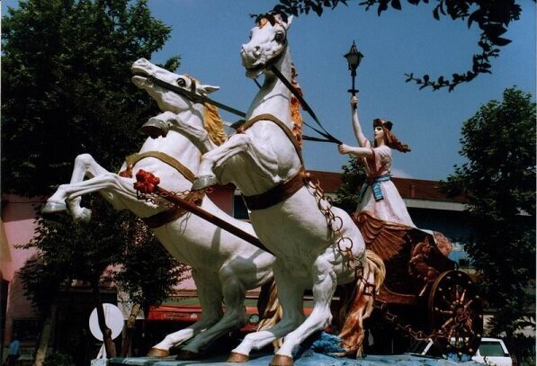 سفر به قلعه هزار پله با عطر کلوچه فومن