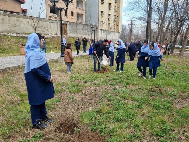 نونهالان رشت در بوستان سالار مشکات، نهال کاشتند