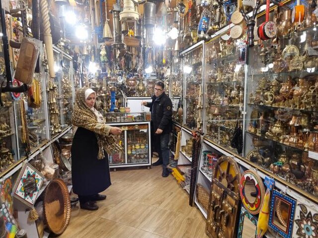 عطر «اَگردک» و «کوکوی گل پامچال» در کف بازار ماسوله