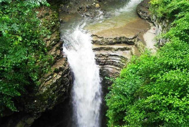 آبشار ویسادار؛ جلوه ای در دل جنگل و کوه