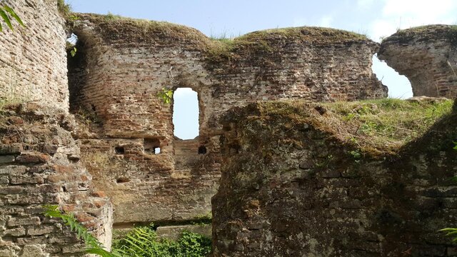 بر بلندای قلعه صلصال تا سورتمه سواری در جنگل های سیاه داران