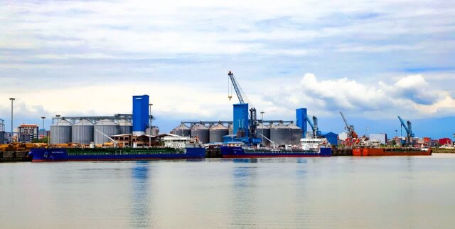 رکورد تخلیه و بارگیری کالا در مجتمع بندری انزلی پس از ۶ سال شکست