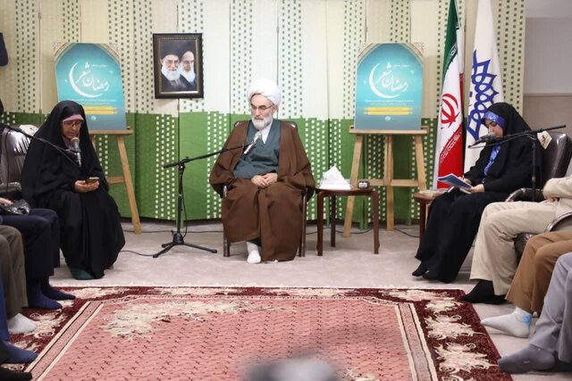 نشست صمیمی آیتالله فلاحتی با شعرای گیلان برگزار شد