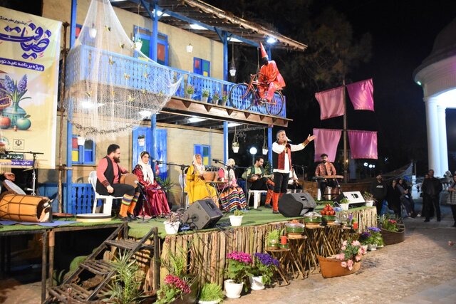 کارناوال شادی و عروسکی عید نوروز در بندرانزلی برگزار شد