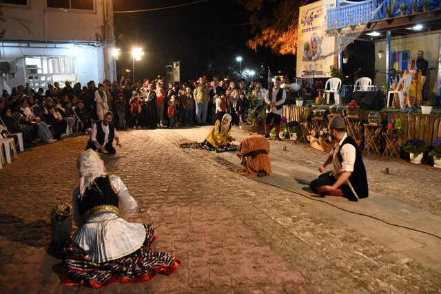 کارناوال شادی و عروسکی عید نوروز در بندرانزلی برگزار شد