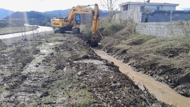 کشاورزان نسبت به شخم اراضی شالیزاری و لایروبی انهار اقدام کنند