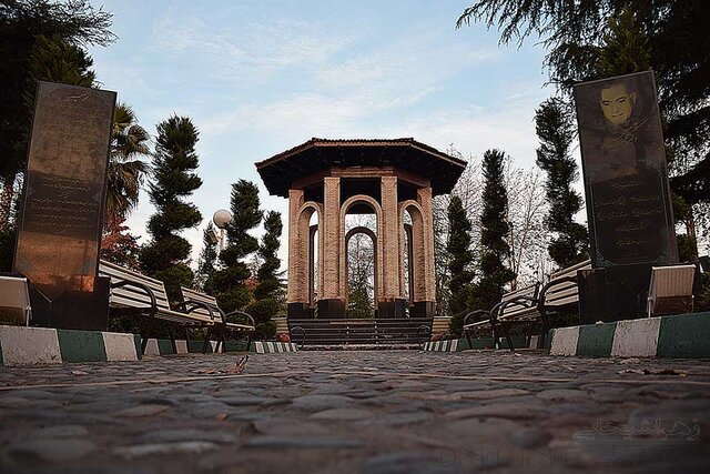 پیاده روی بر پل چوبی کیاشهر و زیارت مزار دکتر محمدمعین