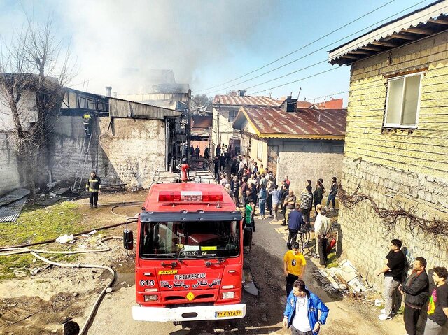 مهار آتش در کارگاه شیرینی پزی