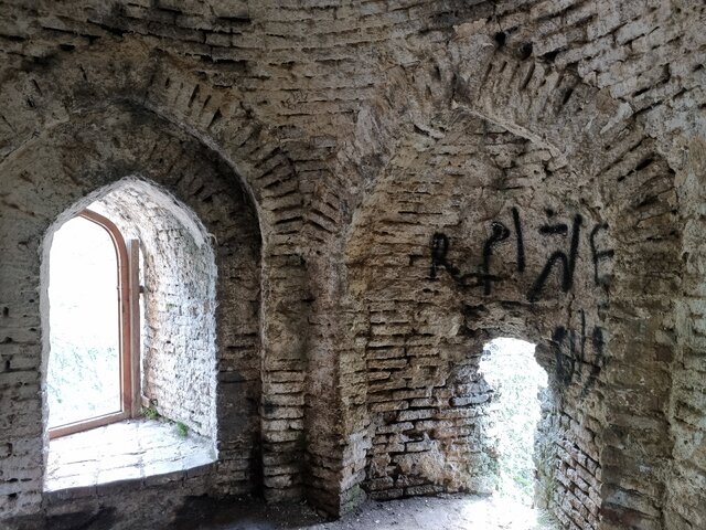 دژ عظیم «قله روخون»، یادگاری بهجامانده در شکاف کوهها